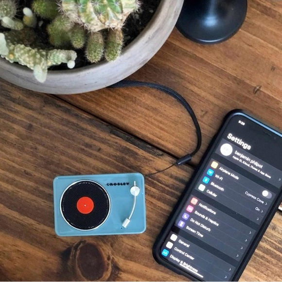 NWT! New. Unopened original box. Crosley mini turntable bluetooth speaker. - Picture 3 of 12